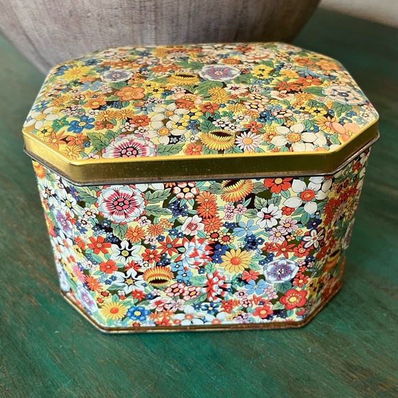 Vintage Floral Tin | Made in England | 5-1/2” W, 3-3/4” T, 4” D - Picture 9 of 9